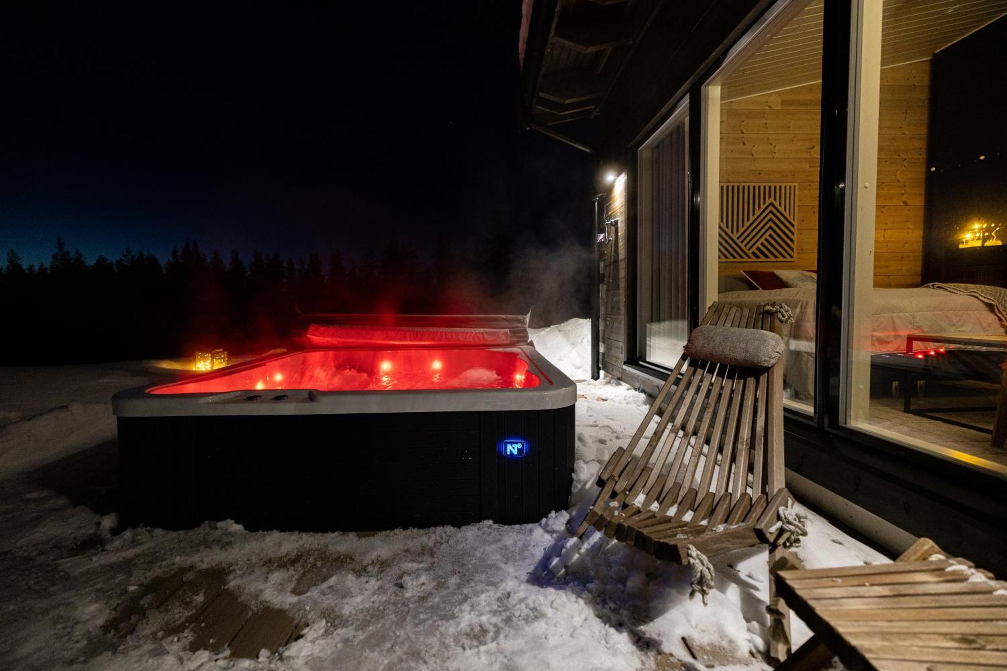 Log House With Sauna&jacuzzi!